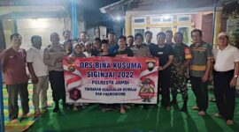 Tim gabungan Tni Polri mensosialisasikan himbauan pencegahan aksi kejahatan jalanan atau aktivitas geng motor di RT 17 Kelurahan The Hok, Kecamatan Jambi Selatan, Kota Jambi, Kamis malam (29/9/22). FOTO : Dhea