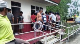Sejumlah Nelayan sedang antri di SPBUN Desa Tungkal I, Kecamatan Tungkal Ilir, Kabupaten Tanjung Jabung Barat untuk mendapatkan BBM Jenis Solar, Senin (19/9/22). FOTO : Ist