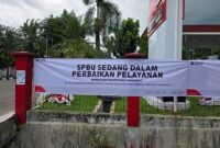 Pemberitahuan "Dalam Perbaikan Pelayanan" merupakan bahasa publik atau bentuk eufemisme operasional saat SPBU sedang dijatuhi sanksi berupa penghentian sementara atau dalam proses alih pengelolaan oleh Pertamina Patra Niaga. (FOTO : Dok. PERTAMINA)