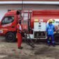 Mobil tangki kapasitas 5.000 liter yang disiapkan sebagai SPBU keliling untuk melayani pembelian solar bagi truk angkutan batubara di Jambi.(KOMPAS.com/ AJI YK PUTRA)