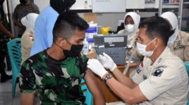 Anggota Korem 042/Gapu Suntik Vaksin Hepatitis B