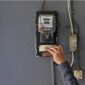 Ilustrasi Menurunkan Saklar pada Amper KWH PLN