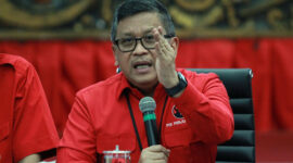 Sekjen PDIP Hasto Kristiyanto saat menggelar jumpa pers di Kantor DPP PDIP di Jakarta, Rabu (11/12/2019). Rakernas I sekaligus peringatan HUT partai ke 47 pada 10-12 Januari 2020 di Jakarta ini mengangkat tema 'Solid Bergerak Wujudkan Indonesia Negara Industri Berbasis Riset dan Inovasi Nasional' dengan sub tema 'Strategi Jalur Rempah dalam Lima Prioritas Industri Nasional untuk Mewujudkan Indonesia Berdikari. Foto: Dery Ridwansah/ JawaPos.com