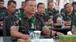 Danrem 042/Gapu Brigjen TNI Supriono Saat Memimping video Conference Terpusat dari Ruang Rapat Makorem 042/Gapu, Jum'at (18/8/23). FOTO : PENREM
