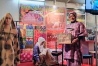Suraedah [Perajin Batik Idola saat Tampil di FGD Pra Forum Kapasitas Nasional 2022 Sumbagsel]. FOTO : Humas