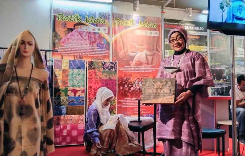 Suraedah [Perajin Batik Idola saat Tampil di FGD Pra Forum Kapasitas Nasional 2022 Sumbagsel]. FOTO : Humas