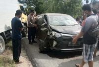 Kapolsek Tungkal Ilir IPTU Agung Heru Wibowo, SIK, MH Melakukan Evakuasi dan Pengaturan di TKP agar Lalulintas Tidak Macet, Sabtu (03/07/21) . FOTO : Istimewa