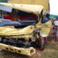 Tabrakan Mobil Pick Up Bermuatan Udang dan Truk PS Sama-sama Masuk Kanal WKS. FOTO : Noval/Ist