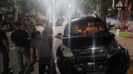 Mobil Daihatsu Terlibat Kecelakaan dengan Mobil Honca City. FOTO : Dhea