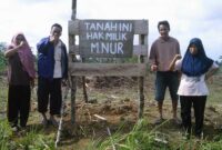 M. Nur Memasang Merk Hak Tanah Tapi Berselang Bebebrapa Hari Dirusak Oleh Oknum Tak Bertanggung Jawag. FOTO : IST