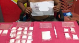 Pelaku AR yang dihadiahi Timah Panas Beserta Barang Bukti yang diamankan Petugas BNNP Jambi. FOTO : BNNP Jambi