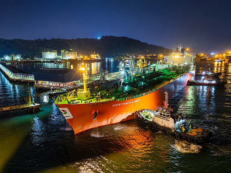 Penguatan infrastruktur logistik energi: Armada Pertamina Gas 1 (PG1) membawa sekitar 45,9 ribu metrik ton LPG dari Amerika Serikat saat tiba di Indonesia untuk didistribusikan melalui jaringan infrastruktur PT Pertamina Patra Niaga demi menjaga keandalan stok nasional. (FOTO : Dok. Pertamina)