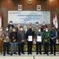 Acara Penyerahan Laporan Hasil Pemeriksaan (LHP) atas LKPD Tebo Tahun Anggaran 2021 oleh Kepala Perwakilan BPK Perwakilan Provinsi Jambi, Rio Tirta kepada Ketua DPRD Tebo, Mazlan dan Bupati Tebo, H. Sukandar di Kantor BPK Perwakilan Provinsi Jambi, Kamis (12/5/22). FOTO : ISt