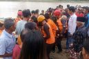 Evakuasi Muhammad Fatih Warga Tebo yang Tenggelam saat Mandi di Sungai Batanghari Ditemukan Sudah Meninggal. FOTO : HMS
