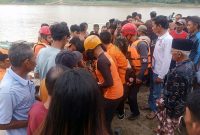 Evakuasi Muhammad Fatih Warga Tebo yang Tenggelam saat Mandi di Sungai Batanghari Ditemukan Sudah Meninggal. FOTO : HMS