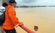 BREAKING NEWS: Misteri Sandal di Jembatan Aur Duri I, Tim SAR Berpacu dengan Arus Batanghari Cari Warga yang Terjun