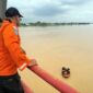 Tim SAR Berpacu dengan Arus Batanghari Cari Warga yang Terjun. FOTO : Humas SAR JAMbi