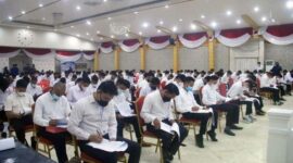 Ratusan peserta mengikuti Tes seleksi Calon Petugas Damkar dan Penyelamatan, di Balai Pertemuan, Kantor Bupati Tanjab Barat Rabu (5/1/22). FOTO :  PROKOPIM
