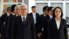 Tiga besar calon Direktur Polteknaker periode 2026–2030. Proses seleksi ketat melalui Sidang Senat Tertutup ini dilakukan guna menjaring pemimpin visioner yang mampu menjawab tantangan dunia kerja global. (Foto: Biro Humas Kemnaker)