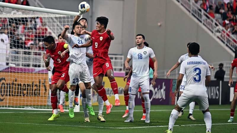 Uzbekistan berhasil menang dengan skor 2-0 dari Timnas Indonesia U-23 di Stadion Abdullah Bin Khalifa, Doha, Senin (29/4/2024). FOTO : viva.co.id