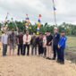 Kabag Kesra Hidayat Kasuma mendampingi Asisten I (Satu) Hidayat, SH, MH dan panitia pelaksana meninjau persiapan Arena Utama kegiatan MTQ ke-50 di Desa Suak Labu, Kecamatan Kuala Betara. FOTO : Ist