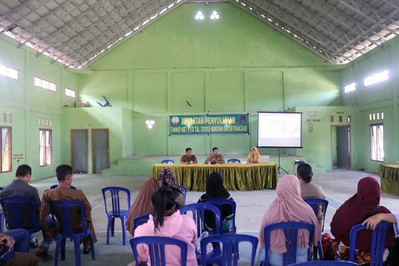 Narasumber Dinas Pendidikan dan Kebudayaan Tanjung Jabung Barat Retno memberikan penyuluhan Paket C, Selasa (31/5/22). FOTO : Pendim Tjb