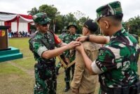 Danrem 042/Garuda Putih Brigjen TNI Nyamin, S.I.P., M.M Memimpin Upacara Penutupan TMMD Ke-129 TA 2026 Kodim 0416/Bute di Desa Tanjung Agung, Kecamatan Muko Muko Bathin VII, Kabupaten Bungo, Kamis (13/08/2026). (Foto: Dok. Kodim 0416/Bute)