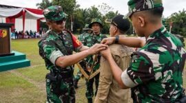Danrem 042/Garuda Putih Brigjen TNI Nyamin, S.I.P., M.M Memimpin Upacara Penutupan TMMD Ke-129 TA 2026 Kodim 0416/Bute di Desa Tanjung Agung, Kecamatan Muko Muko Bathin VII, Kabupaten Bungo, Kamis (13/08/2026). (Foto: Dok. Kodim 0416/Bute)