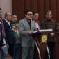 Delapan fraksi di DPR RI kembali menyatakan sikap penolakan atas sistem proporsional tertutup untuk Pemilu 2024. Pernyataan sikap ini disampaikan langsung oleh masing-masing wakil dari setiap fraksi dalam konferensi persnya di kompleks parlemen, Selasa (30/5/23). FOTO : Ist/Net.