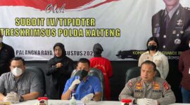 Dirreskrimsus Polda Kalteng Kombes Pol Kaswandi Irwan dalam konferensi pers di Mapolda Kalteng, Selasa (30/8/22). FOTO : Humas Polda Kelteng