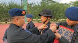 Komandan Satuan Brimob Polda Jambi Kombes Pol Nadi Chaidir Memimpin Upacara Penutupan Pembinaan Tradisi dan Pembaretan di Mako Brimob Polda Jambi, Jum'at (30/9/22). FOTO : Dhea