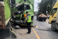 Pasca Tabrakan di Mestong, Dua Muka Truk Box Hino Tak Lagi Glowing. FOTO : Satlantas PMJ