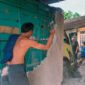 Truk Angkutan Batu Bara yang Seruduk Teras Rumah Warga. FOTO : Ist