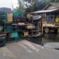 Kondisi Truk Mitsubishi Colt Diesel BG 8515 JD di Jalan Lintas Jambi – Palembang KM 28 RT 17 Kelurahan Tempino, Kecamatan Mestong, Kabupaten Muaro Jambi, Sabtu (19/2/22). FOTO : Noval