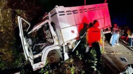 Kondisi Truk Bermuatan Sound System yang Mengalami Kecelakaan di Kecamatan Bantur, Kabupaten Malang. [FOTO : TribunManado.co.id]