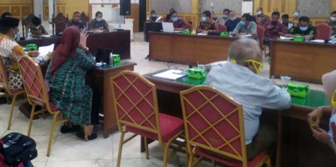 FOTO : Pemerintah Kabupaten Tanjung Jabung Barat bersama Satgas Covid 19 Rrapat Membahas Rencana Pembelajaran Tatap Muka, Kamis (21/01/21).