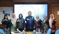 Wakil Katamso pada Kegiatan Presentasi Proposal Pendanaan Program Forest and Other Land Use (FOLU) Net Sink 2030t di hadapan Tim Verifikasi Nasional di Gedung Manggala Wanabakti, Kementerian Kehutanan, Jakarta, Jumat (13/2/26). FOTO : Prokopim