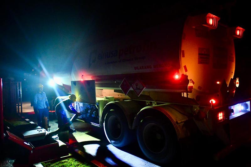 Tembus Akses Terputus, Pertamina Berhasil Menyalurkan BBM ke Wilayah Bireuen, Aceh. FOTO : WKI/LT