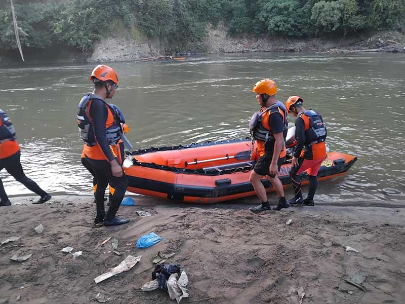 Tim Rescue Pos SAR Bungo Tengah Bersiap Melakukan Pencarian Korban. FOTO : HUMAS