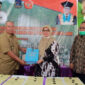 Bupati Dr. Ir. H. Safrial MS dan Rektor UNJA Prof. Sutrisno di Desa Dataran Kempas Kecamatan Tebing Tinggi, Selasa (14/07/20)