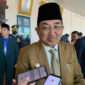 Bupati Tanjung Jabung Barat, Anwar Sadat dikonfirmasi Usai Paripurna Pidato Kenegaraan di Gedung DPRD Tanjab Barat, Selasa (16/8/22). FOTO : HB/LT