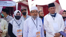 FOTO : Calon Bupati dan Wakil Bupati Ust. Anwar Sadat(UAS)- Hairan Usai Pendaftaran di Kantor KPU Kabupaten Tanjung Jabung Barat. Minggu (06/09/20).