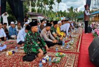 Suasana saat Ustaz Abdul Somad (UAS) menyampaikan ceramah di hadapan ribuan jamaah yang memadati halaman Masjid Sabilul Huda, Kelurahan Teluk Nilau, Kecamatan Pengabuan, Kabupaten Tanjung Jabung Barat, Minggu (21/6/2026). (FOTO: Dok. Istimewa)