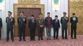 Kasrem 042/Gapu Kolonel Inf Ali Aminudin, S.E., M.M saat Ikuti Upacara Peringatan Hari Bhayangkara ke-77 Tahun 2023. FOTO : PENREM