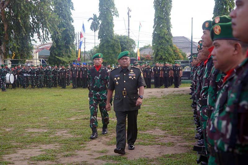 upacara Hari Juang Kartika (HJK) di lapangan Korem 042/Gapu Jl. Urip Sumoharjo Kel. Sungai Putri Kec. Danau Sipin kota Jambi, Jum'at (15/12/2023). FOTO : Dhea