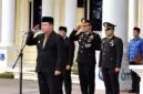 Wakil Bupati Dr. H. Katamso SA, S.E., M.E., saat memimpin penghormatan sebagai Inspektur Upacara dalam Peringatan Hari Kesaktian Pancasila 2026 di halaman Kantor Bupati Tanjung Jabung Barat, Kamis (1/10/2026) pagi. (Foto: Istimewa)