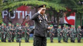 Danrem 042/Gapu Brigjen TNI Supriono Memimpin Upacara Peringatan Hari Sumpah Pemuda ke 94 di Lapangan Upacara Makorem 042/Gapu, Jumat (28/10/22). FOTO : Penrem