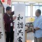 Rektor UNJA, Prof. Drs. H. Sutrisno, M.Sc., Ph.D Saat Resmikan Chinese Corner UPT Perpustakaan UNJA Kampus Mendalo, Kamis (8/6/23). FOTO : UNJA