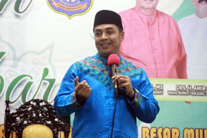 FOTO : Ustadz Riza Muhammad Isi Tabligh Akbar Peringatan Isra' Mi'raj Pemkab Tanjab Barat di Masjid Agung Al-Istiqomah Kuala Tungkal,Minggu (15/03/20).