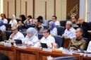 Menteri Ketenagakerjaan Yassierli bersama jajaran Menteri Kabinet Merah Putih menyampaikan pandangan Pemerintah dalam Rapat Kerja Pembicaraan Tingkat I dengan Komisi IX DPR RI di Jakarta, Senin (14/9/2026). (Foto: Biro Humas Kemnaker)